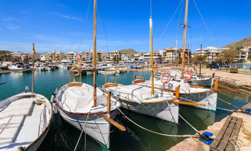 embarcaciones-tradicionales-puerto-de-Pollensa-en-Mallorca