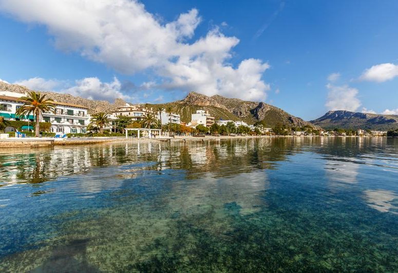 puerto-pollensa-north-mallorca-considered-one-finest-holiday-resorts-boasts-large-marina-lively-pedestrian-area-134031667